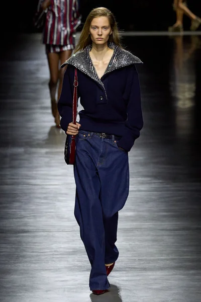 Look 28